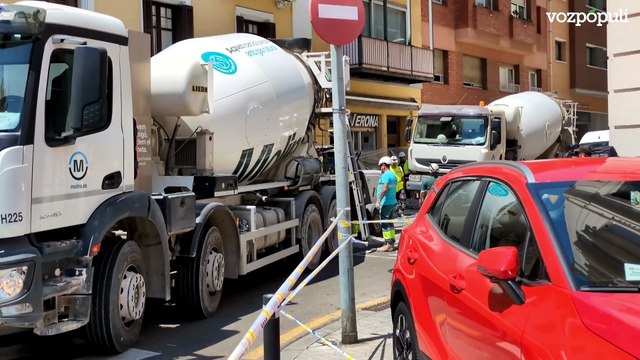 Un socavón cerca de las obras de la L9 del Metro obliga a desalojar 4 fincas en Barcelona