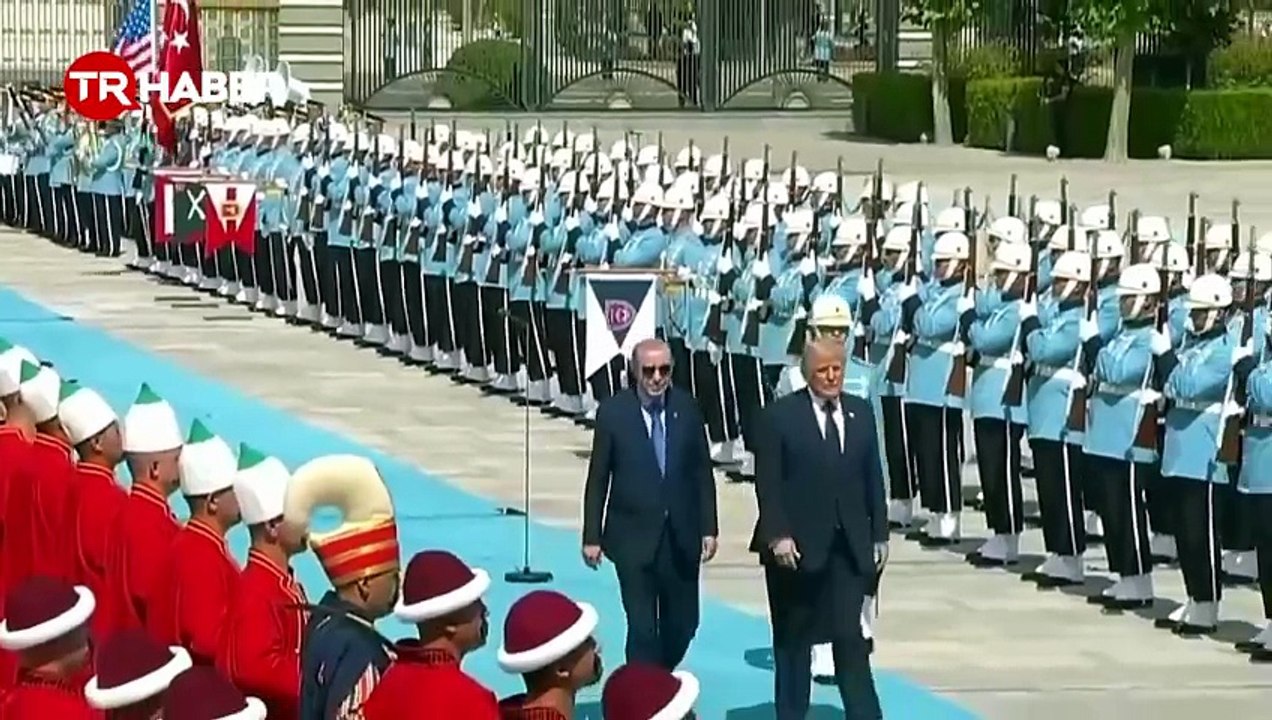 Türk Yıldızları, selamlama uçuşu gerçekleştirdi