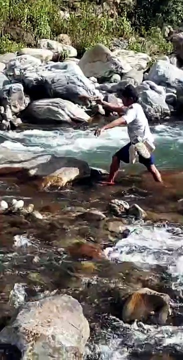 cast net fishing in Nepal | himalayan trout fishing |