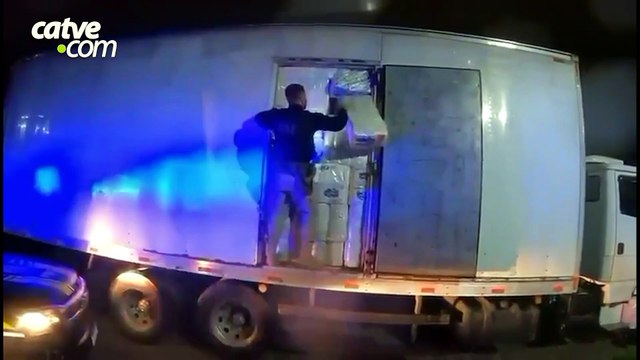 PRF apreende mais de 2 toneladas de maconha escondidas em carga de papel higiênico no Paraná