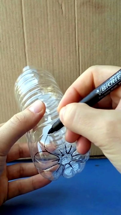 🌸 Beautiful Wall Decor from Waste Plastic Bottles _ DIY Flower ArtOld plastic b
