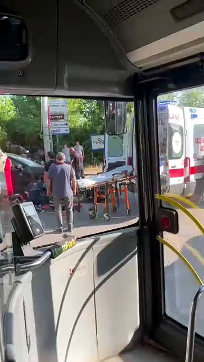 Kartepe'de asfaltta can pazarı! Biri savruldu, diğeri ağır yaralandı