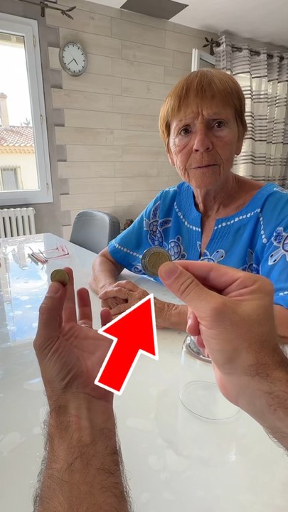JE FAIS UN TOUR DE MAGIE A MA MÈRE