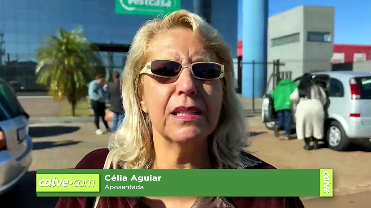 Clientes aguardam por horas e loja permanece fechada após anúncio de liquidação em Cascavel