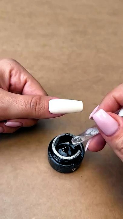 Symmetrical nail design idea
