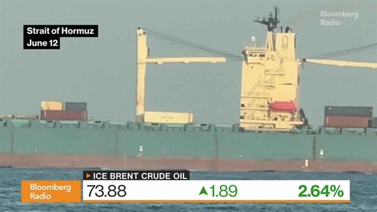 Oil Climbs as Fresh Tanker Strike Highlights Risks Around Hormuz