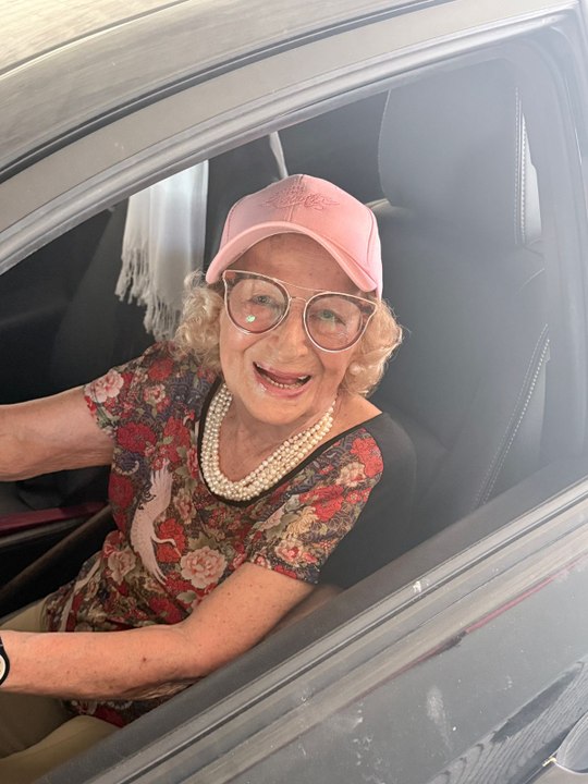 Tiene 101 años y es furor en las redes por ser una abuela camionera