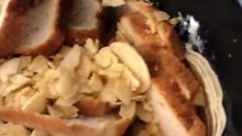 Almoço das Galinhas Caipiras - Caprichamos dessa Vez: pão, batata frita, crepe, leite fermentado, água... #almoco #agro