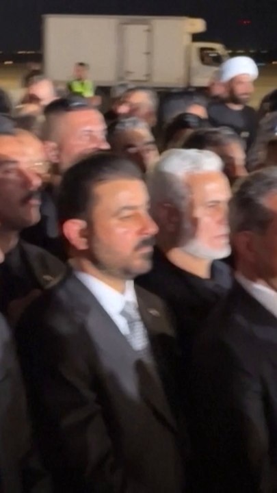 Iraqi, Iranian Officials Receive Khamenei's Coffin in Najaf