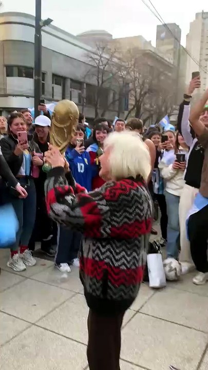 La "abuela copera" platense conmovió a todos en 7 y 50 tras el triunfo de la Selección en octavos del Mundial 2026