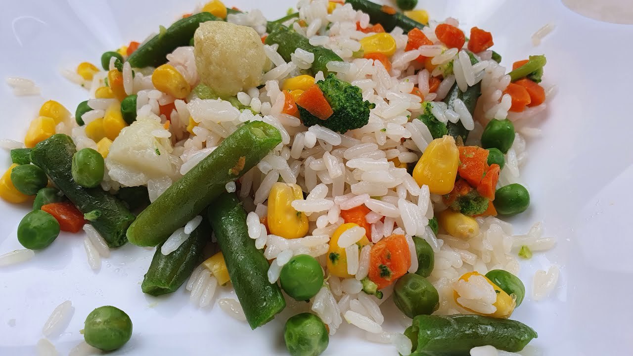 Wie man krümeligen Reis mit Gemüse kocht. Gesundes und leckeres Essen