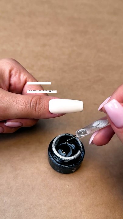 Symmetrical nail design idea
