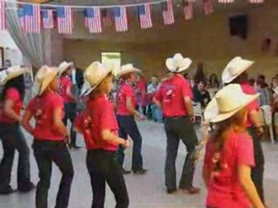 Un groupe de danse du  Country Dancing Club de Liévin
