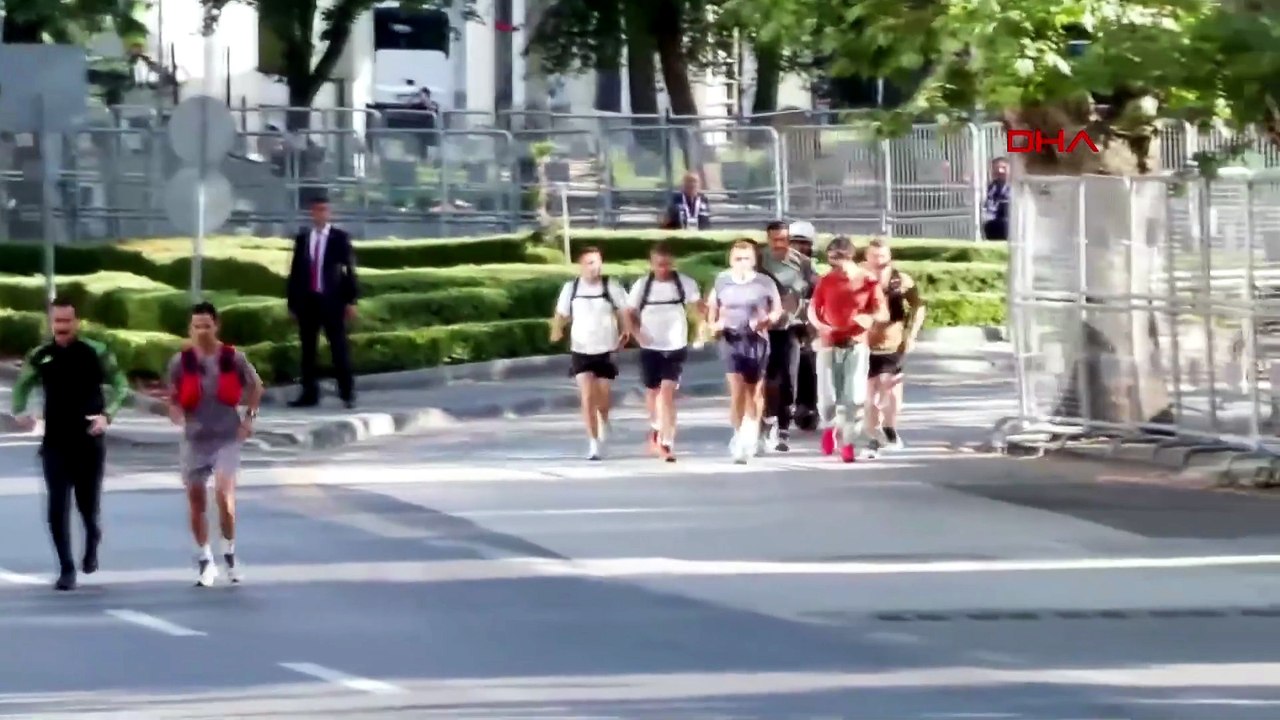 Fransa Cumhurbaşkanı Macron, Ankara sabahına koşuyla başladı! Otelinden çıkarak spor yaptı