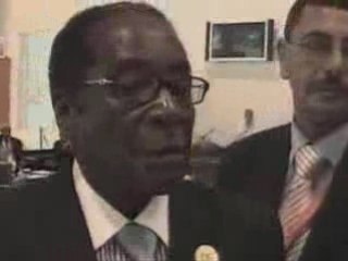 Mugabe à l'UA s'emporte contre un journaliste impertinent