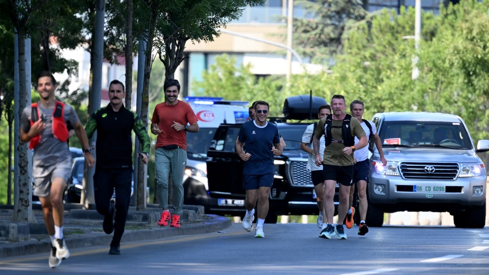 Seğmenler Parkı kapatıldı, geniş güvenlik önlemleri alındı: Fransa Cumhurbaşkanı Macron, Ankara’da sabah koşusuna çıktı!