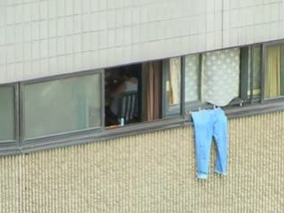 OUT OF THE WINDOW -EXTRAIT PANTALON