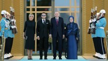 Külliye'de sıcak karşılama; Macron'un Emine Erdoğan'a 'Fransız jesti' gündem oldu
