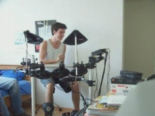 SOSO APPREND LA BATTERIE