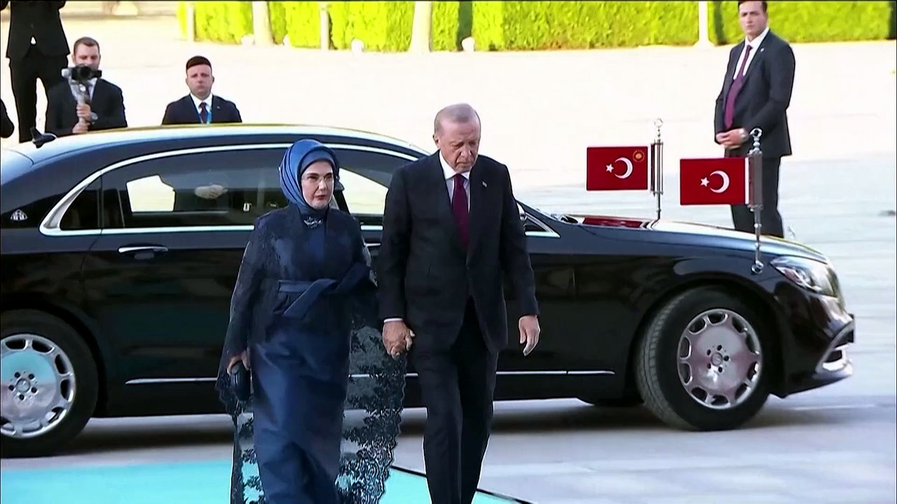 أردوغان يستقبل قادة العالم في مراسم ترحيب قبيل قمة الناتو