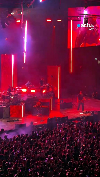 One Republic chante son célèbre tube Apologize à Lyon