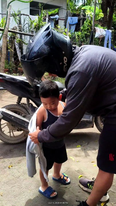 Kuyog si Isaiah sa iyang papa RG