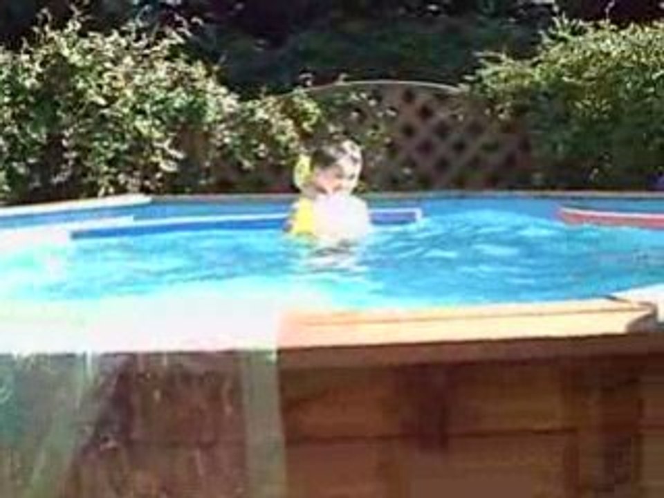 encore dans la piscine!!!