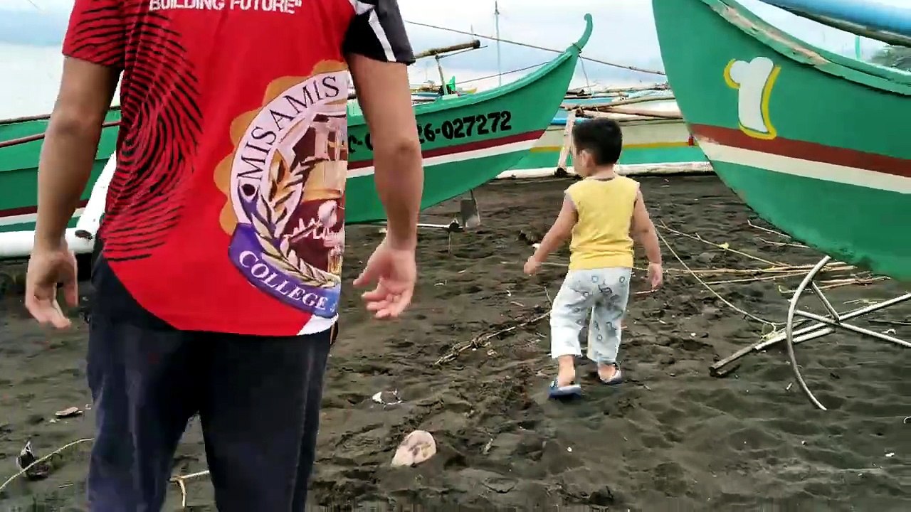 Si Isaiah Ug Iyang Papa RG Nagsuroy-suroy Ug Nalingaw Ug Dinagandagan Sa Baybay