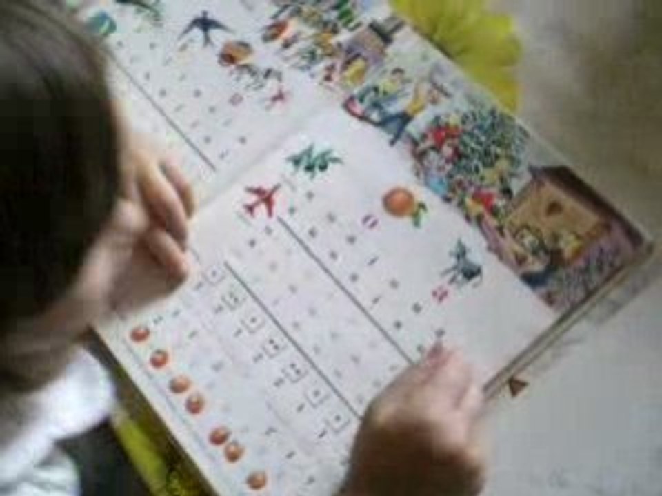 alyzée apprend a lire