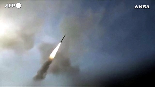 L'Iran diffonde video dei missili lanciati contro obiettivi Usa nel Golfo