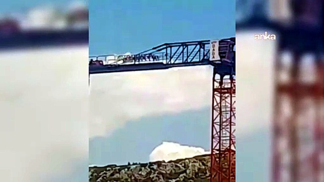 İşçiler TOKİ inşaatındaki kule vince çıktı: Ücretlerini istediler