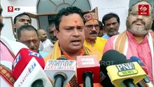 मऊ शीतला माता धाम: गर्भगृह से मूर्ति हटाने के प्रस्ताव का पुजारियों ने किया विरोध, जिलाधिकारी करेंगे दोनों पक्षों से बात
