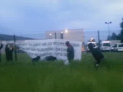 Action contre le Centre de Rétention de LESQUIN - juin 2008