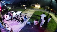 Ils ratent leur lancer de feux d'artifices... direct dans la maison