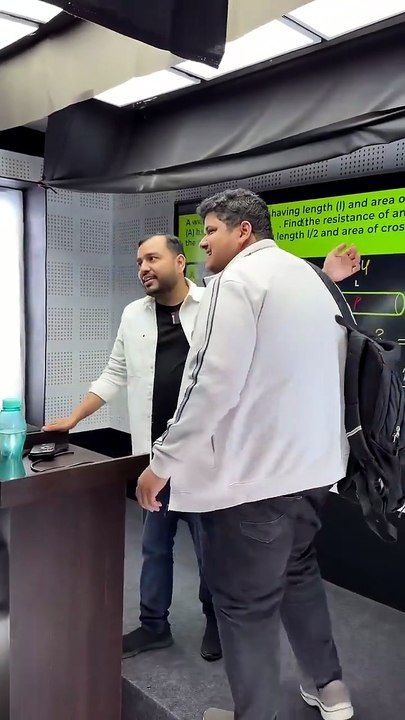 Alankriti_Didi_Is_Alakh_Sir_Friend_🤯#alakhsir_#alankritididi(720p)
