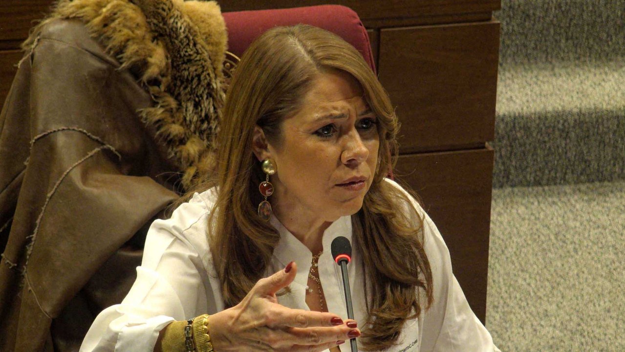 Celeste Amarilla llama "hijo de p…" a Mbappé en pleno Senado: "Le niega la mano y le grita en la cara"