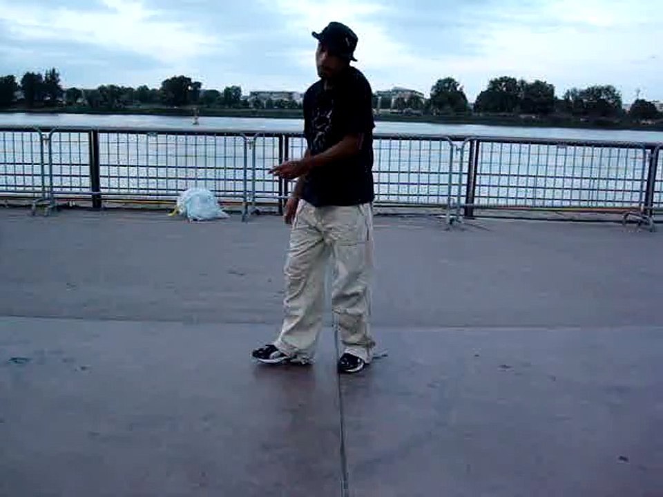 Funkyhousbreaker pooping boogaloo à Bordeaux 2008