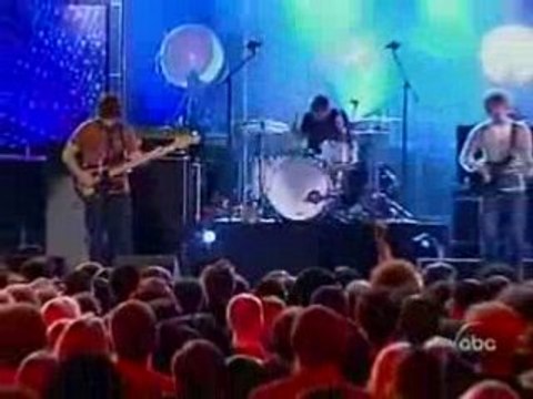 Arctic Monkeys - Brianstorm (Live chez Jimmy Kimmel)