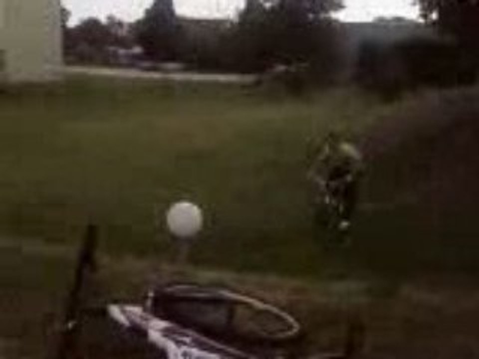 antoine saut en velo 2