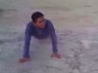 Fabrice de Maurice fait des pompes