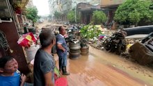 Грязь и завалы после смертельных наводнений на юге Китая