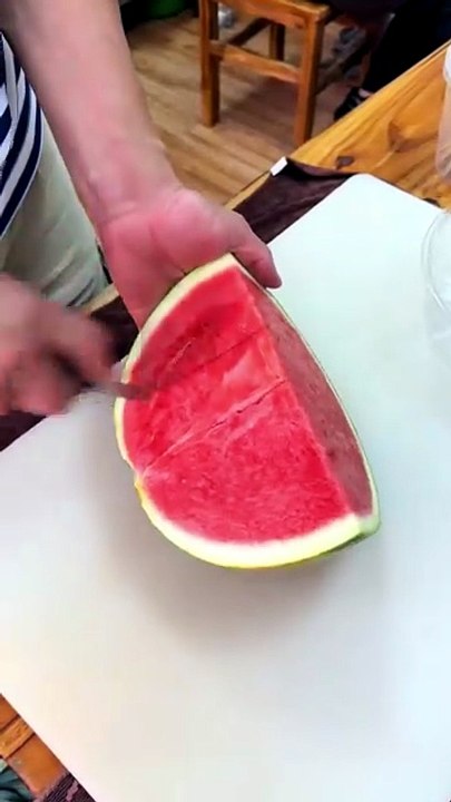 The best way to cut a watermelon, a professiona...