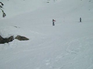 chute spectaculaire d'un inconscient en ski