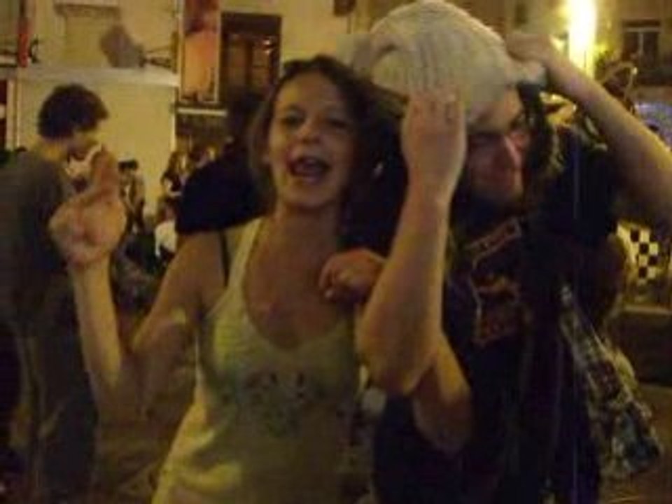 La femme du Pouick chante "A table" d'Akeuponctur