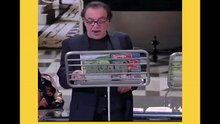 Nino Frassica story vendo bastone per selfie