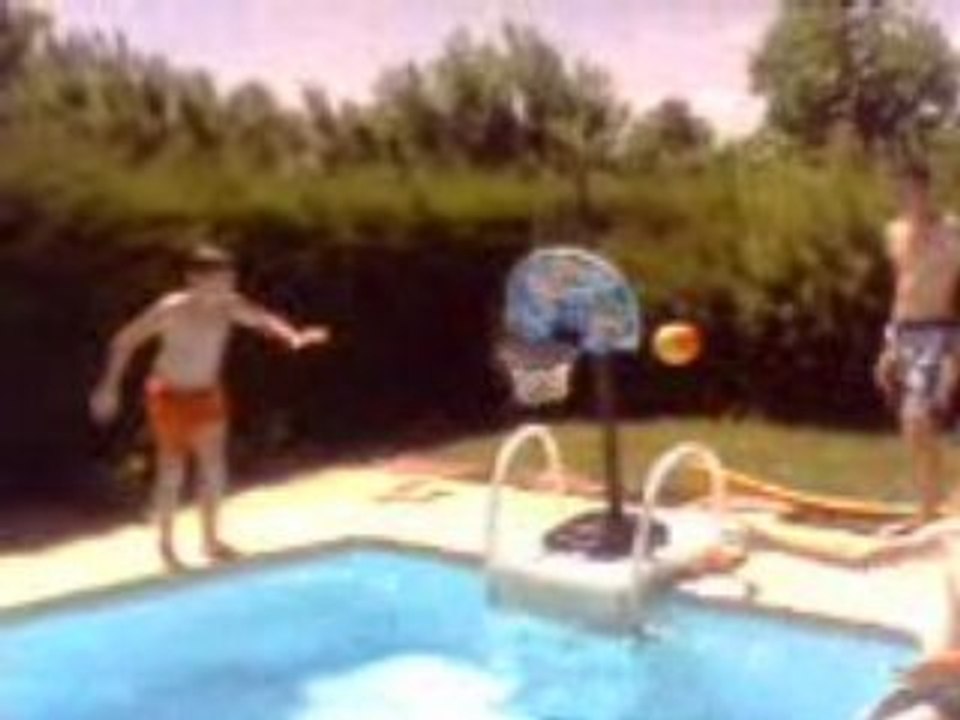 Dunk remi dans la piscine 2