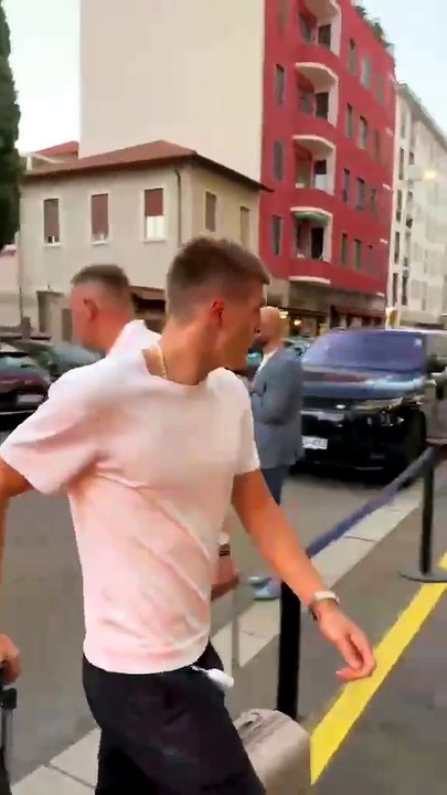 Milan, non solo Gila: anche Kostić arrivato all'hotel Meilà | PM