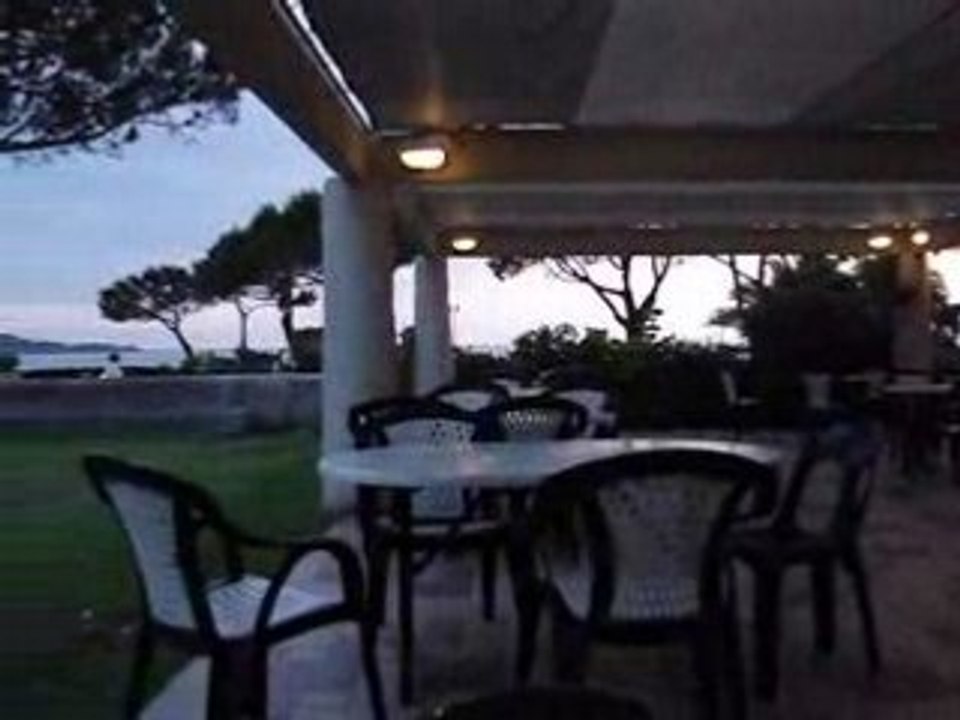 Ethan en Corse, connaissance avec un petit copain