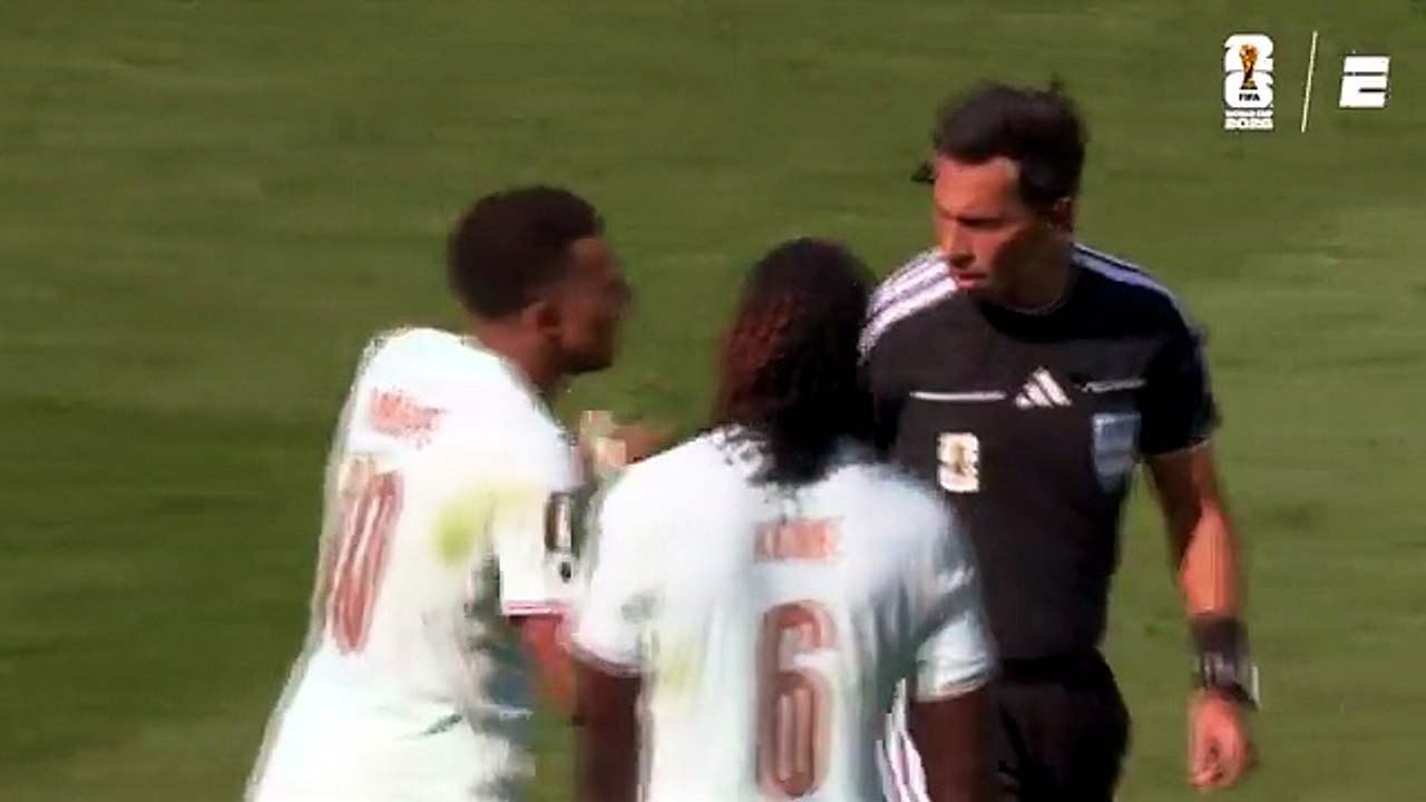 El gesto de Mbappé a Tello tras fallar el penal para Francia