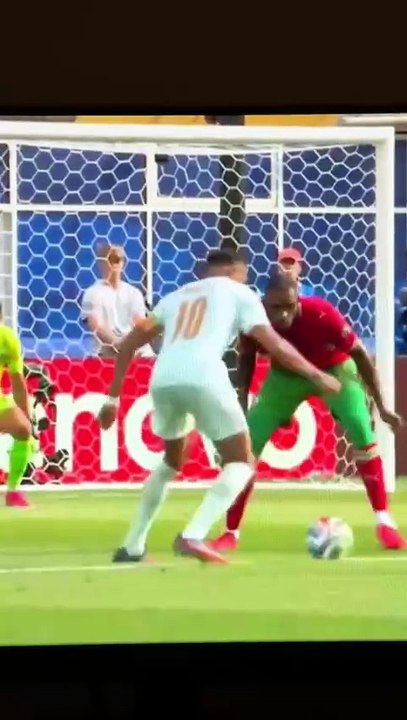 🚨🔥 ¡GOLAZO DE MBAPPÉ! 🔥🚨 Cuando muchos pensaban que estaba fuera del partido... apareció él. ⭐